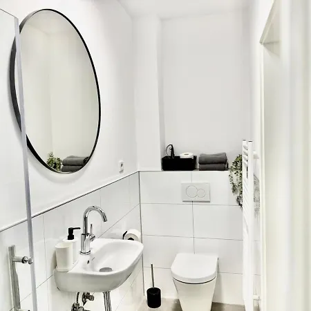 6 Min Zum Hbf - Ideal Fuer Paare, Solo-reisende Oder Business-reisende * Mönchengladbach