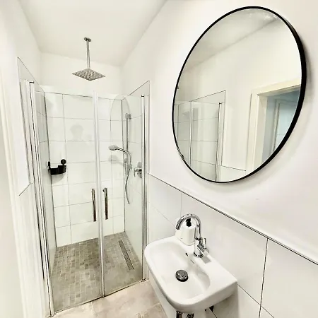Apartmán 6 Min Zum Hbf - Ideal Fuer Paare, Solo-reisende Oder Business-reisende *